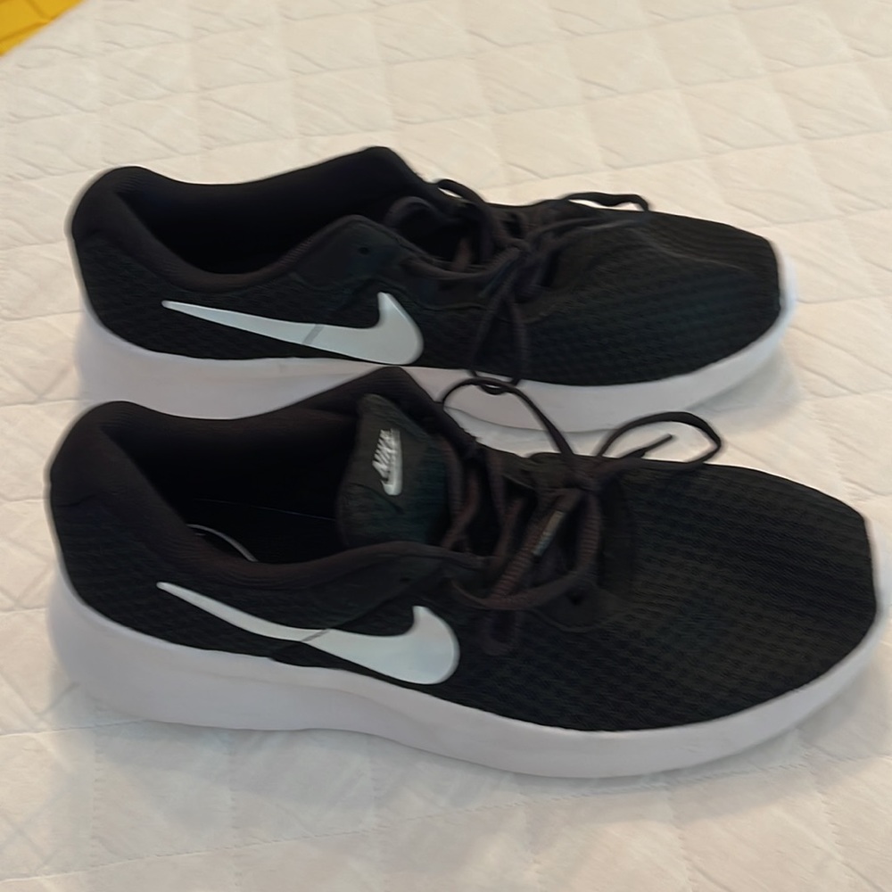 Men’s Nike Tanjun running shoes. Black/White. Size 12. New without box.